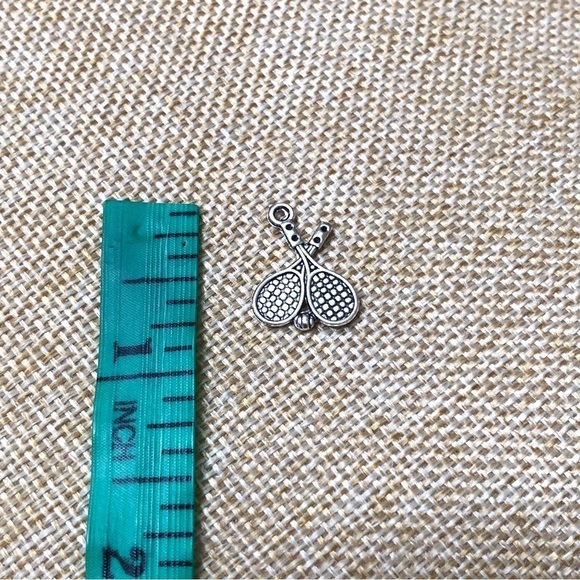 🔴 5 for $10 ONE Vintage Style Silver Tone Pendant - Picture 4 of 4